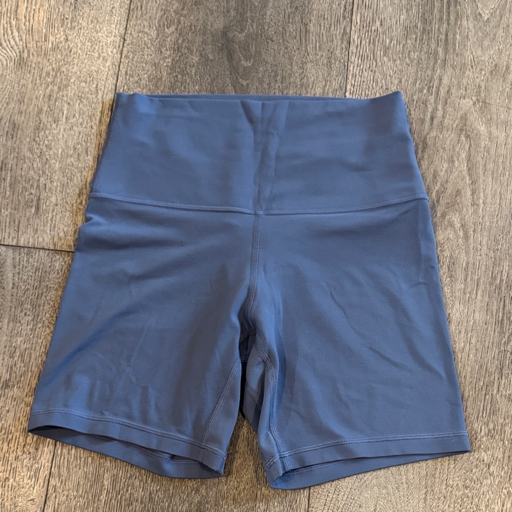 Lululemon 6” Align shorts powder blue Size 6